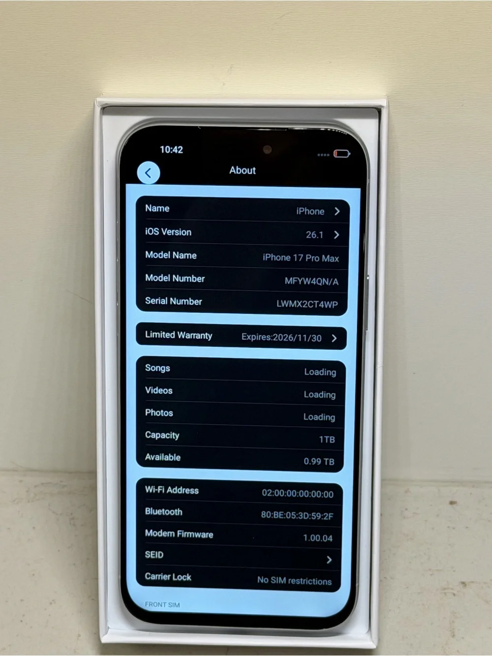 Smartphone High quality Silver & White Smartphone - Modern Dual-Tone Design 1TB